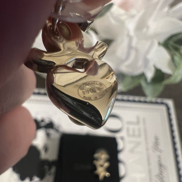 CHANEL Faux Pearl & Crystal CC Star and Heart Earrings - Picture 5 of 7